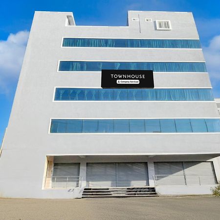 Super Townhouse Kukatpally North Formerly Munagala Arcade ไฮเดอราบัด ภายนอก รูปภาพ